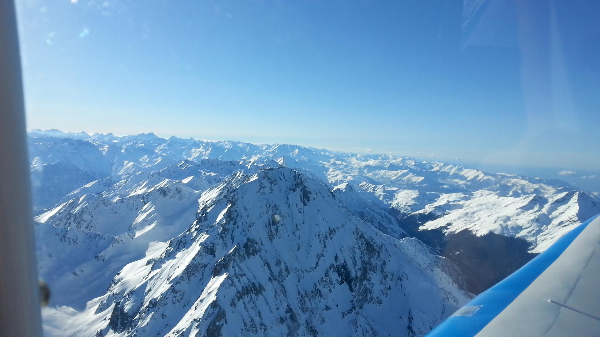 Les pyrénées enneigées