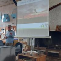 C'est parti : jacques commence la présentation du rapport Moral