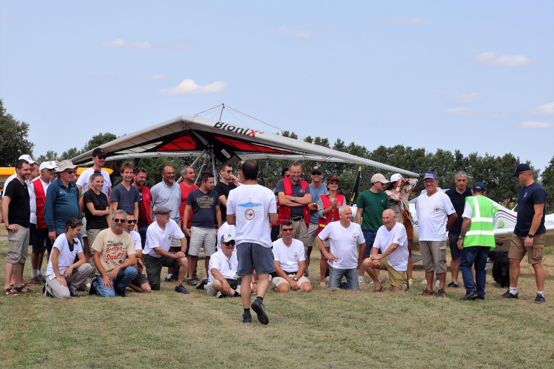 Bénévoles et participants pour la photo de famille