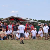 Bénévoles et participants pour la photo de famille